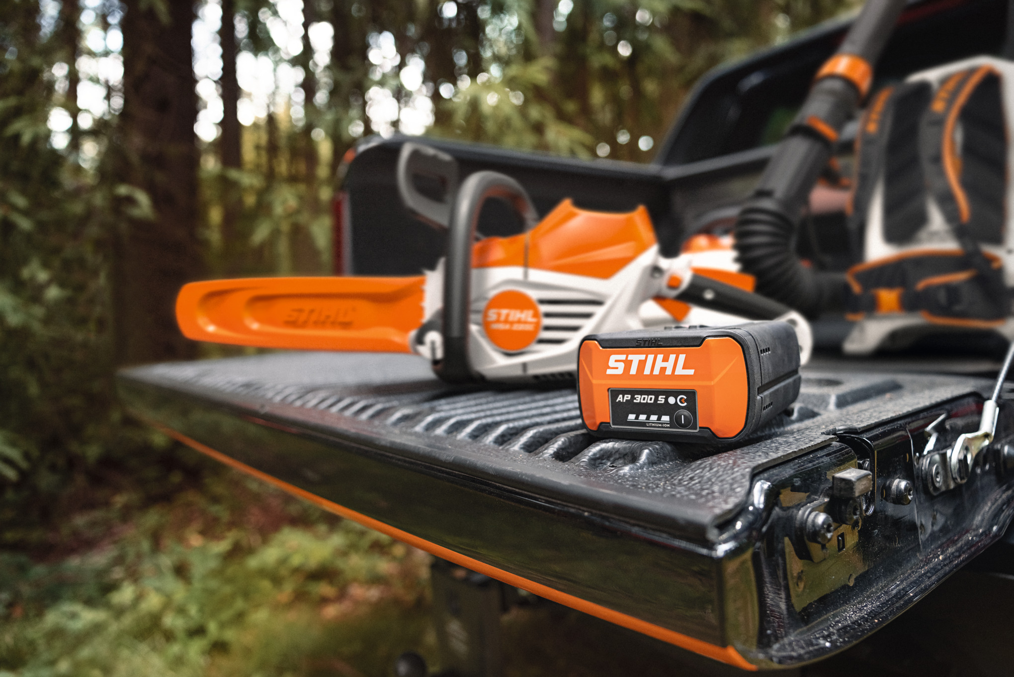 Bateria STIHL AP 300 S em fundo branco
