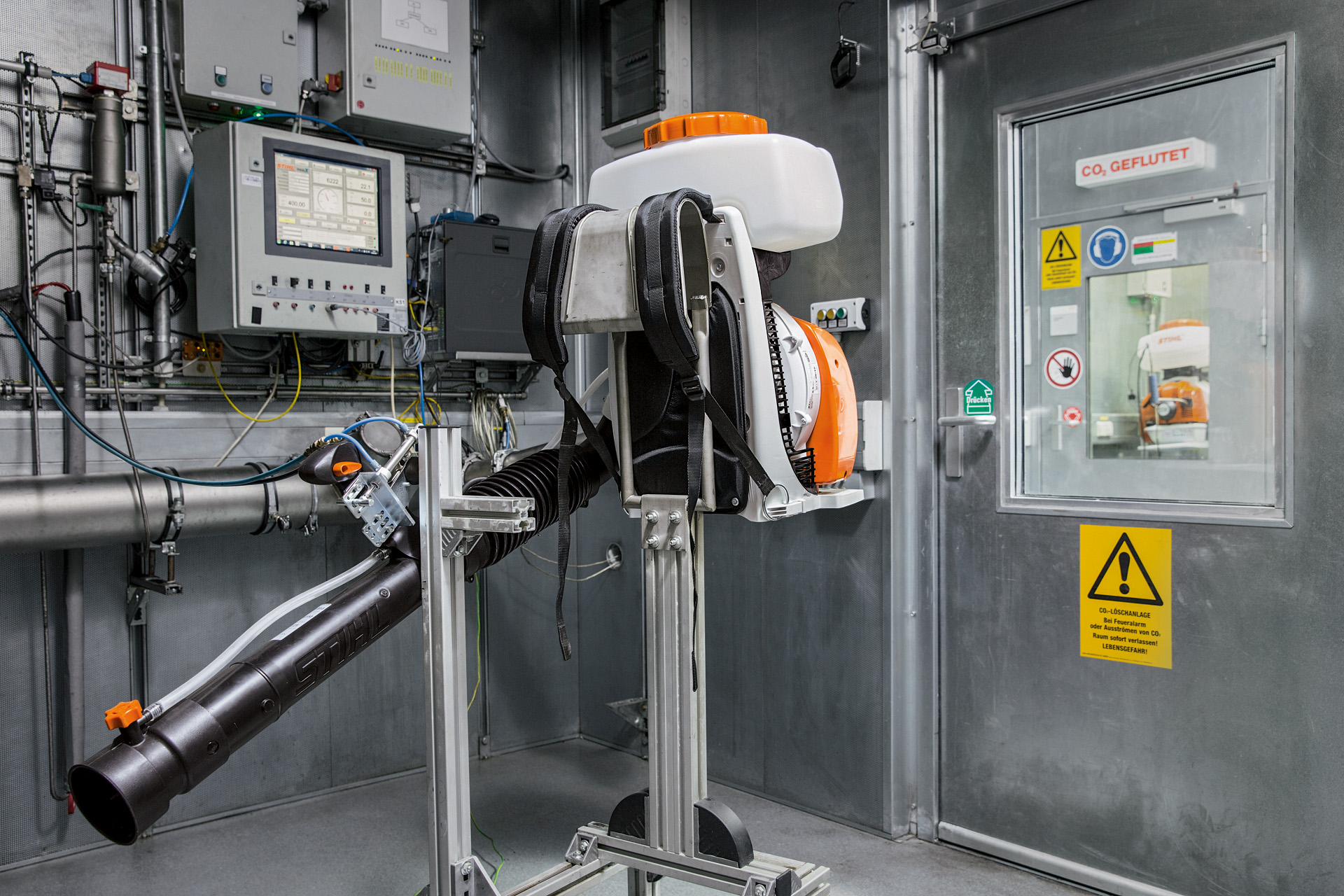 Verificação do valor de CO2 de um dispositivo STIHL no desenvolvimento 