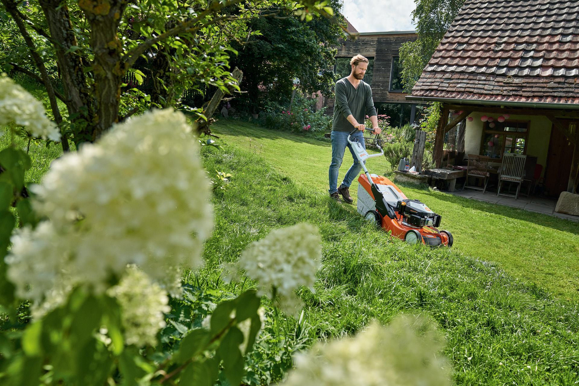 Manutenção de jardins no verão