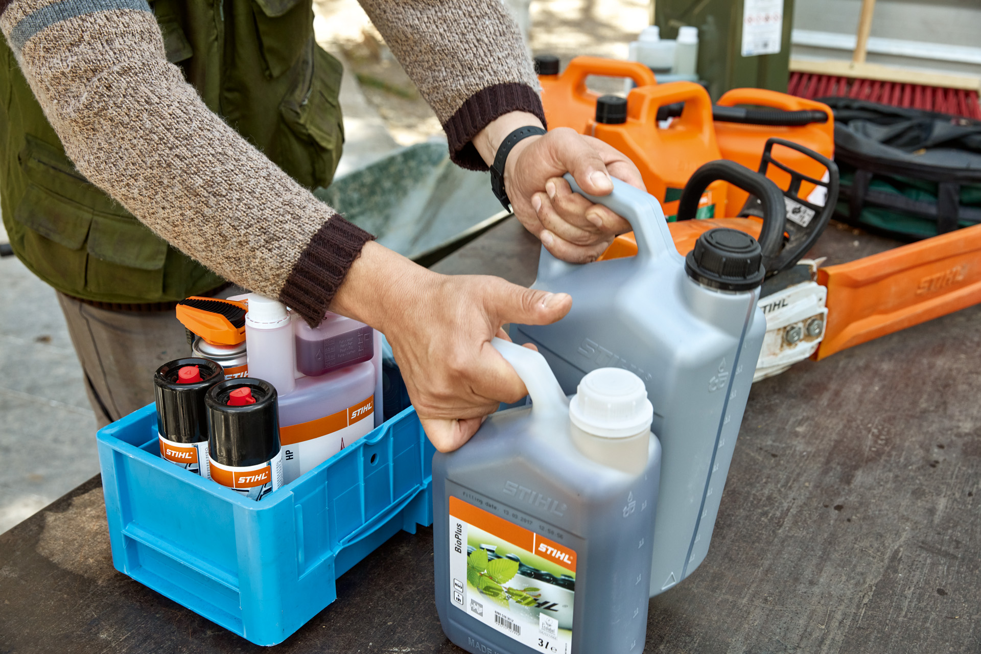 Os recipientes STIHL são adequados para transporte.