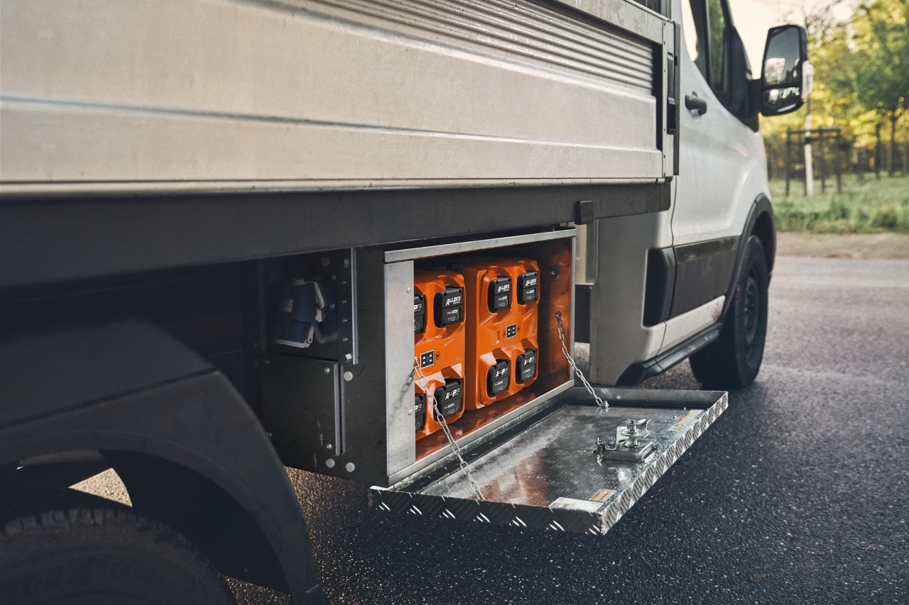 Baterias ALLPRO na estação de carregamento STIHL CB 1 montada no veículo