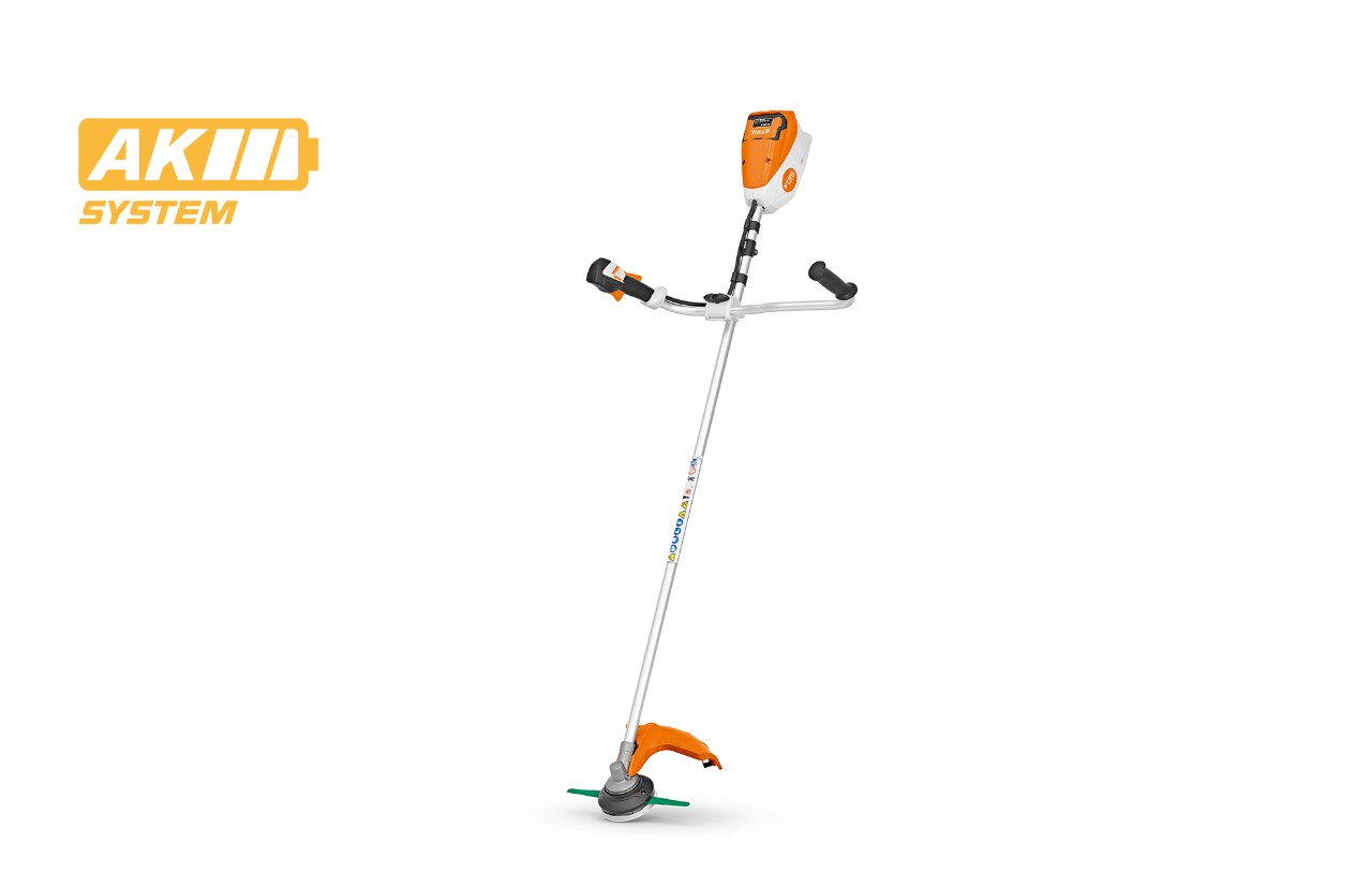 Imagem de produto da motorroçadora a bateria STIHL FSA 80, ícone de bateria em cima à esquerda para o sistema STIHL AK